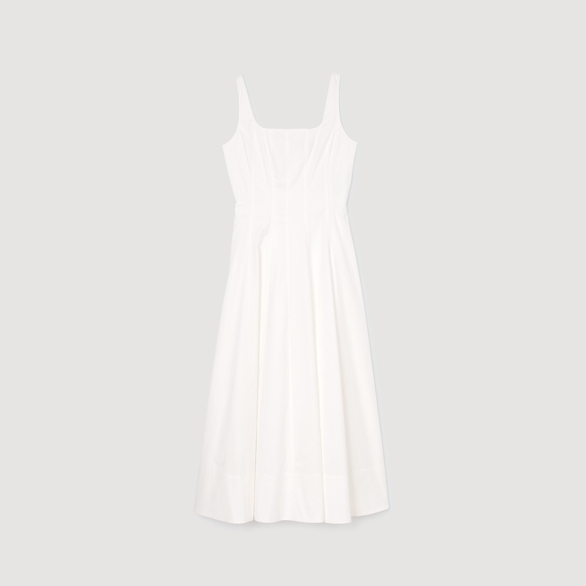 Langes ausgestelltes Kleid