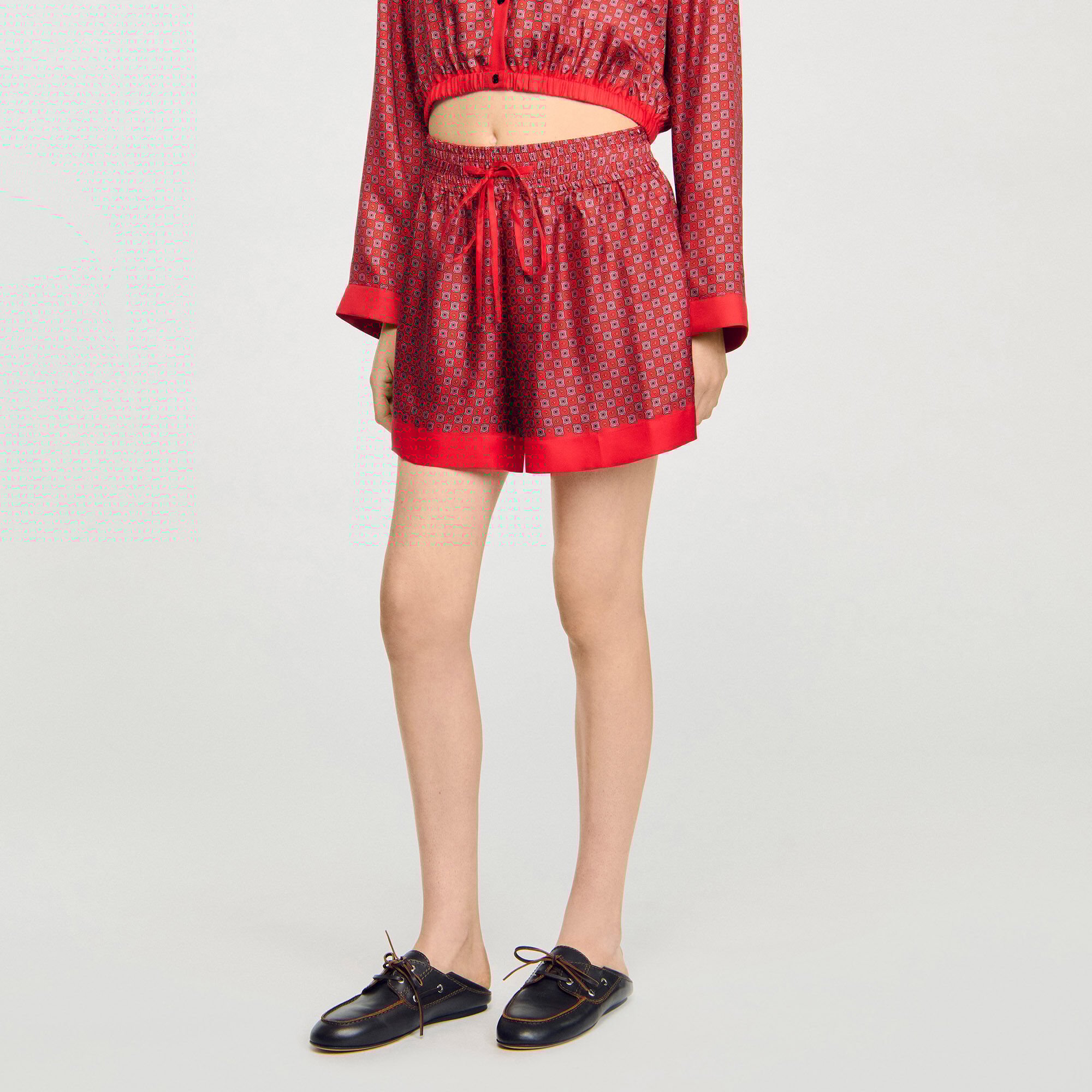 Shorts mit Tuch-Print