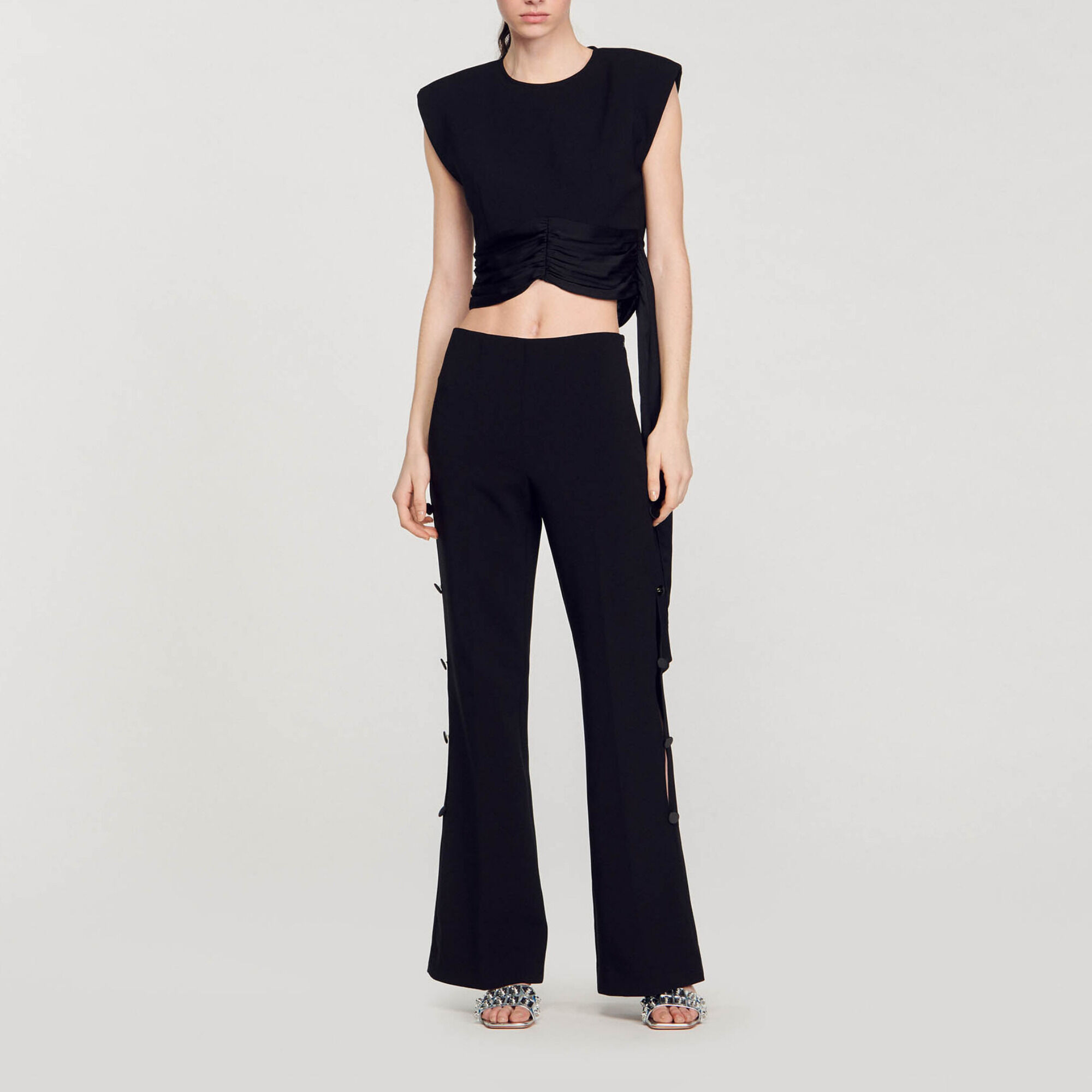 Ausgestellte Hose mit Seitenschlitzen