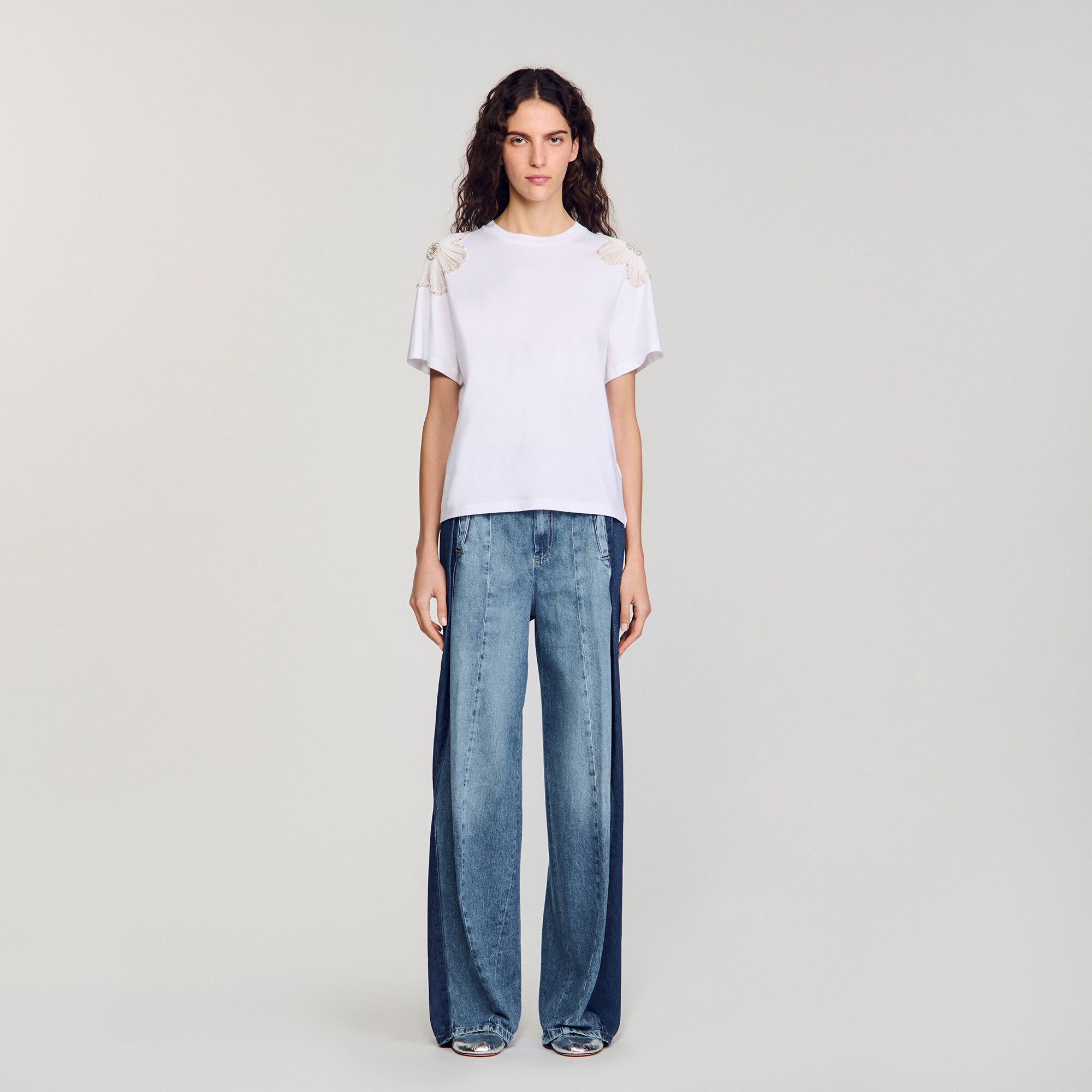T-Shirt mit Blumenstickerei