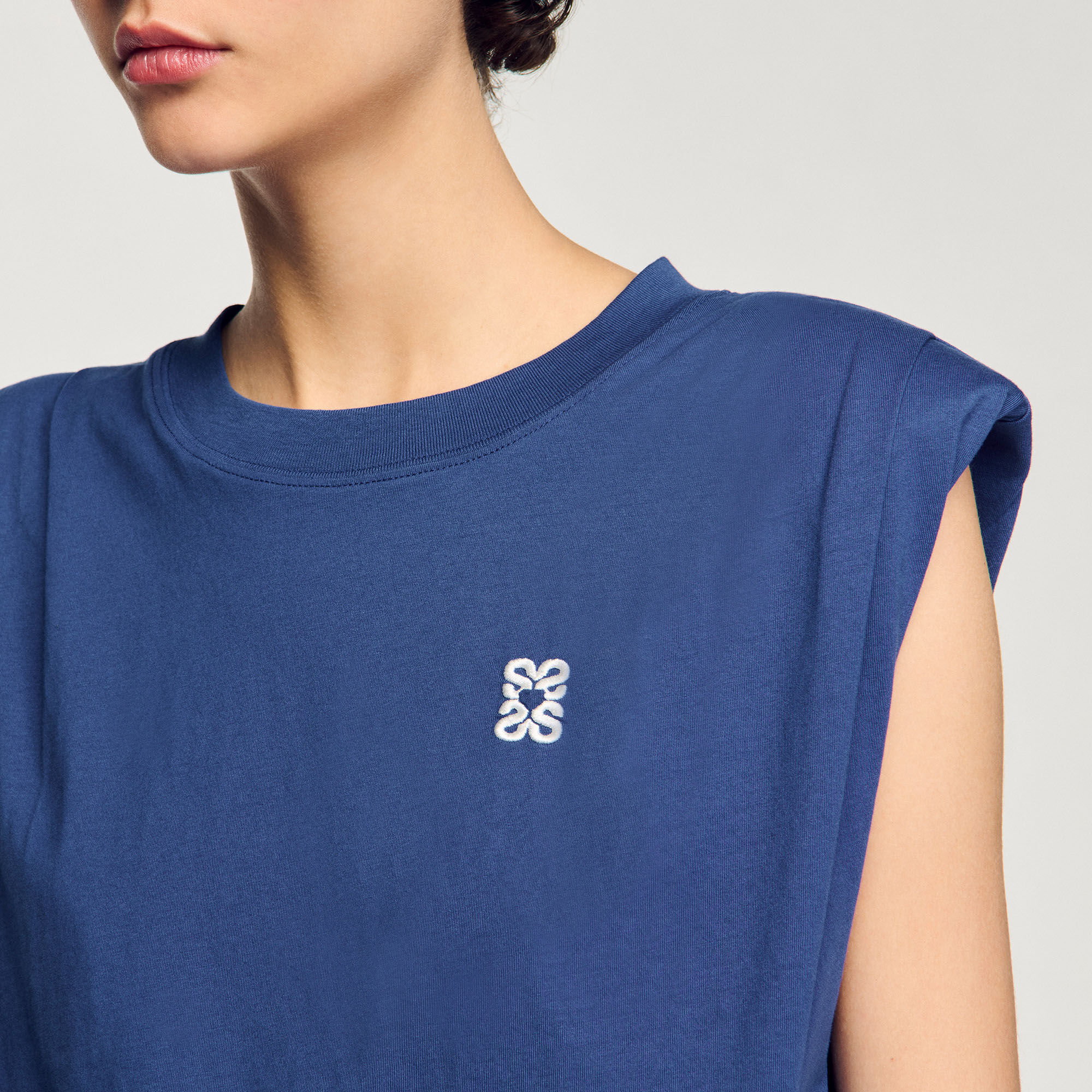 Kurzes drapiertes T-Shirt