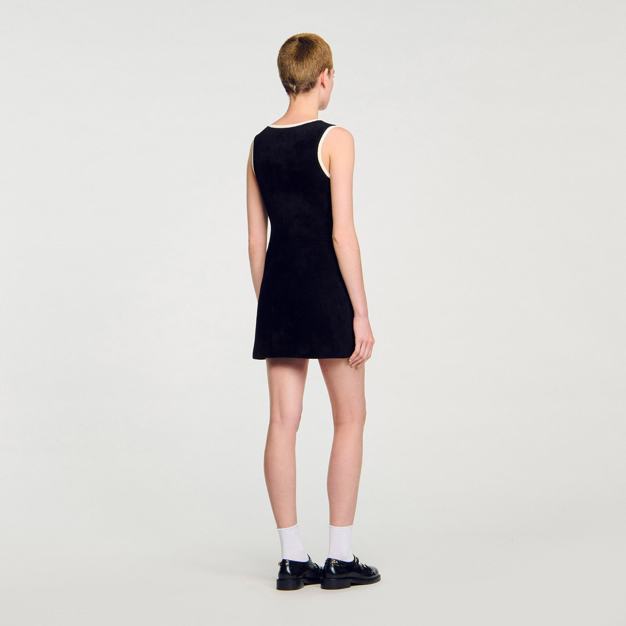 Kurzes Strickkleid aus Velours