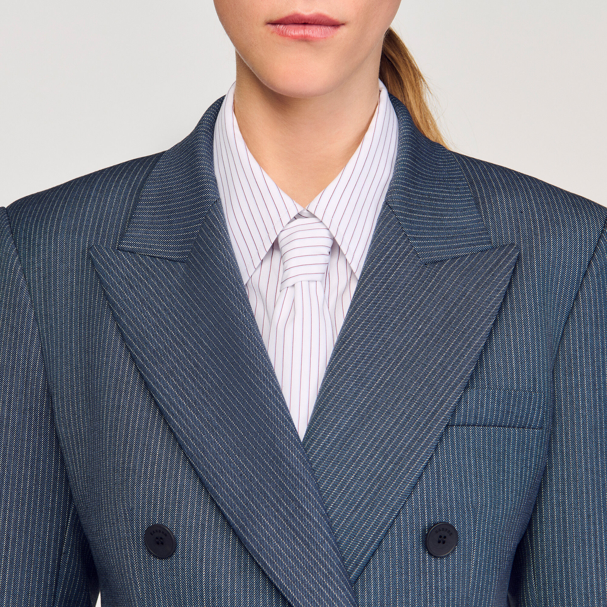 Gestreifter taillierter Blazer