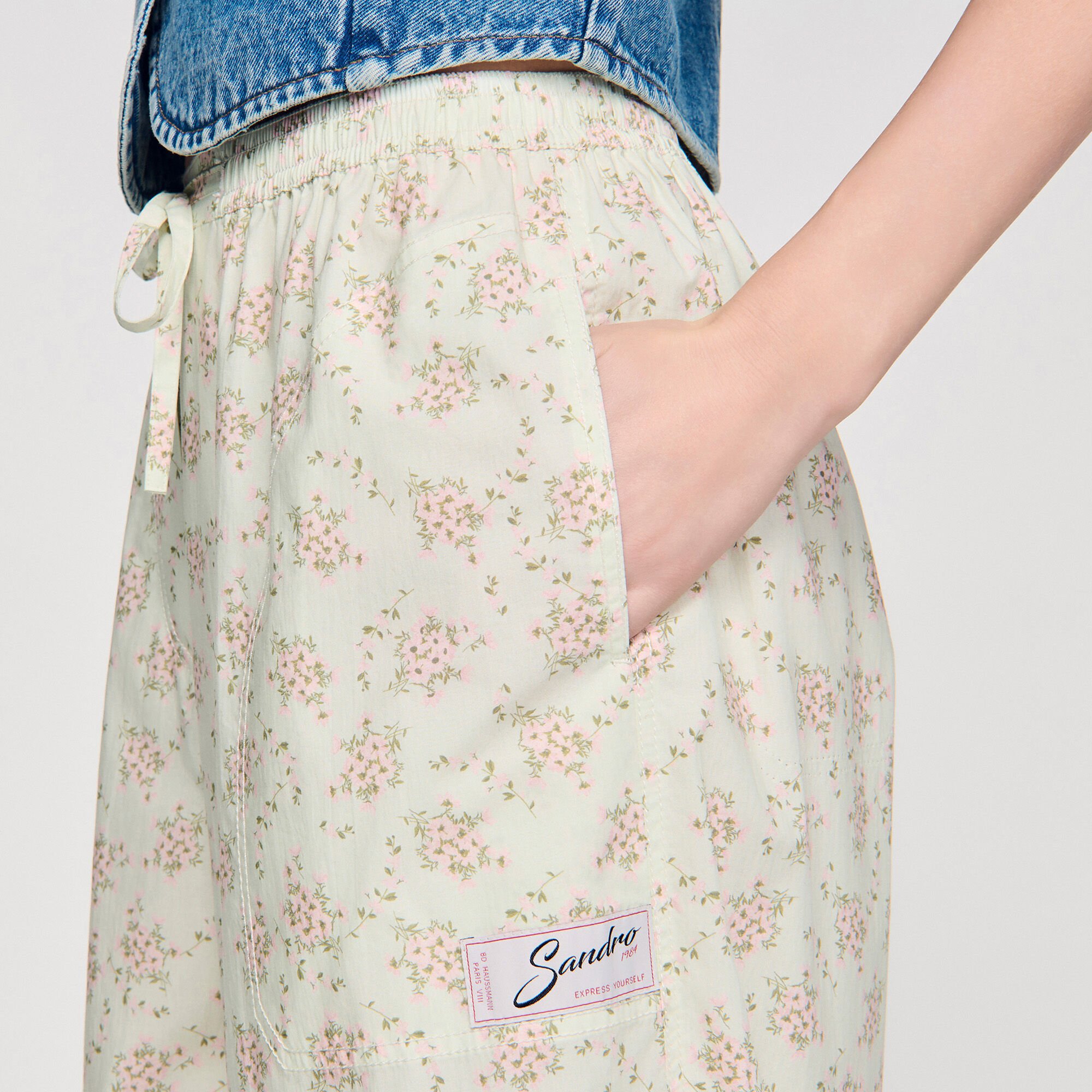 Weite Hose mit Blumendruckmuster