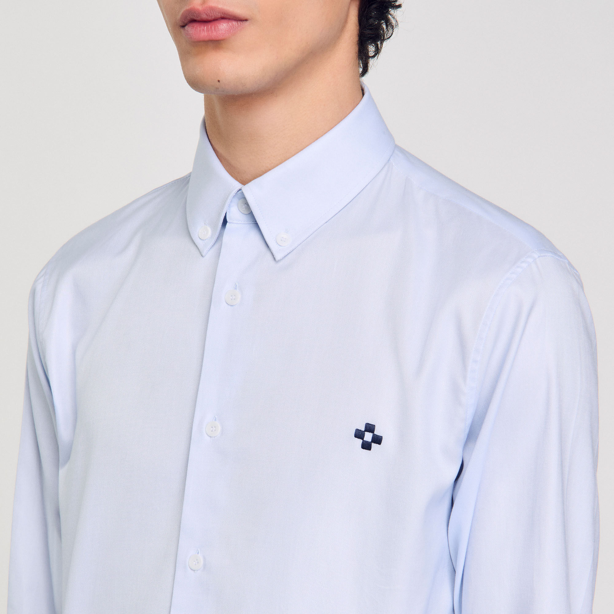 Hemd mit Cross-Patch