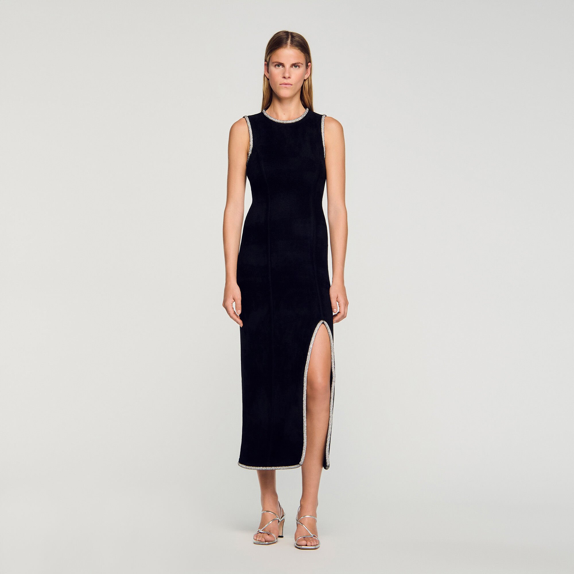 Langes Kleid mit Strass und Schlitz