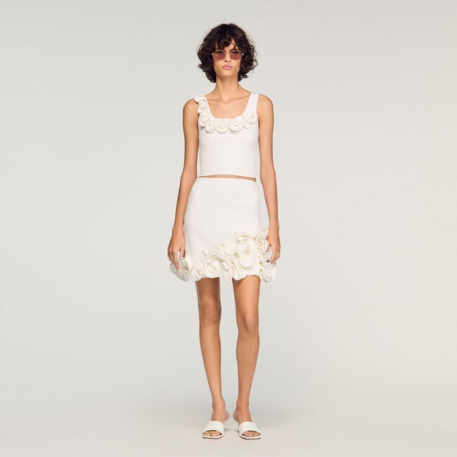 Kurzer Strickrock mit Blumenmuster