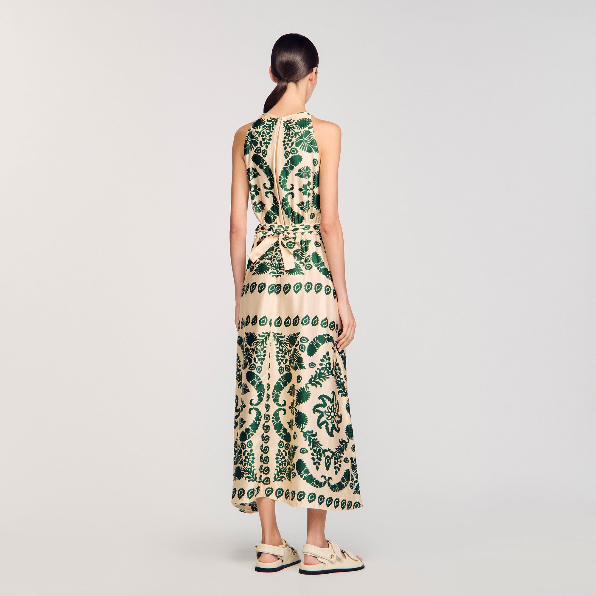 Langes Kleid mit Blätterdruck
