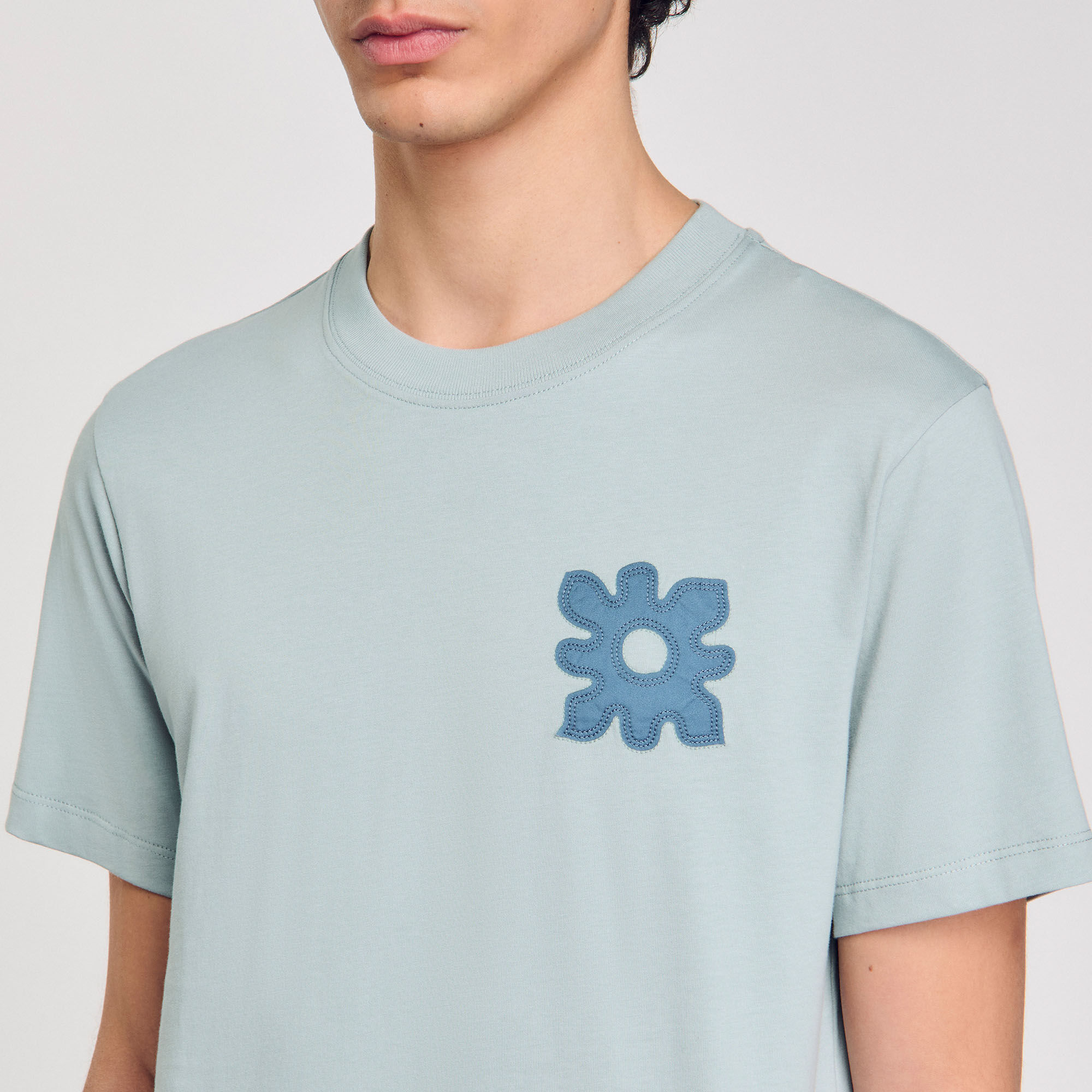 T-Shirt mit Blumendetail