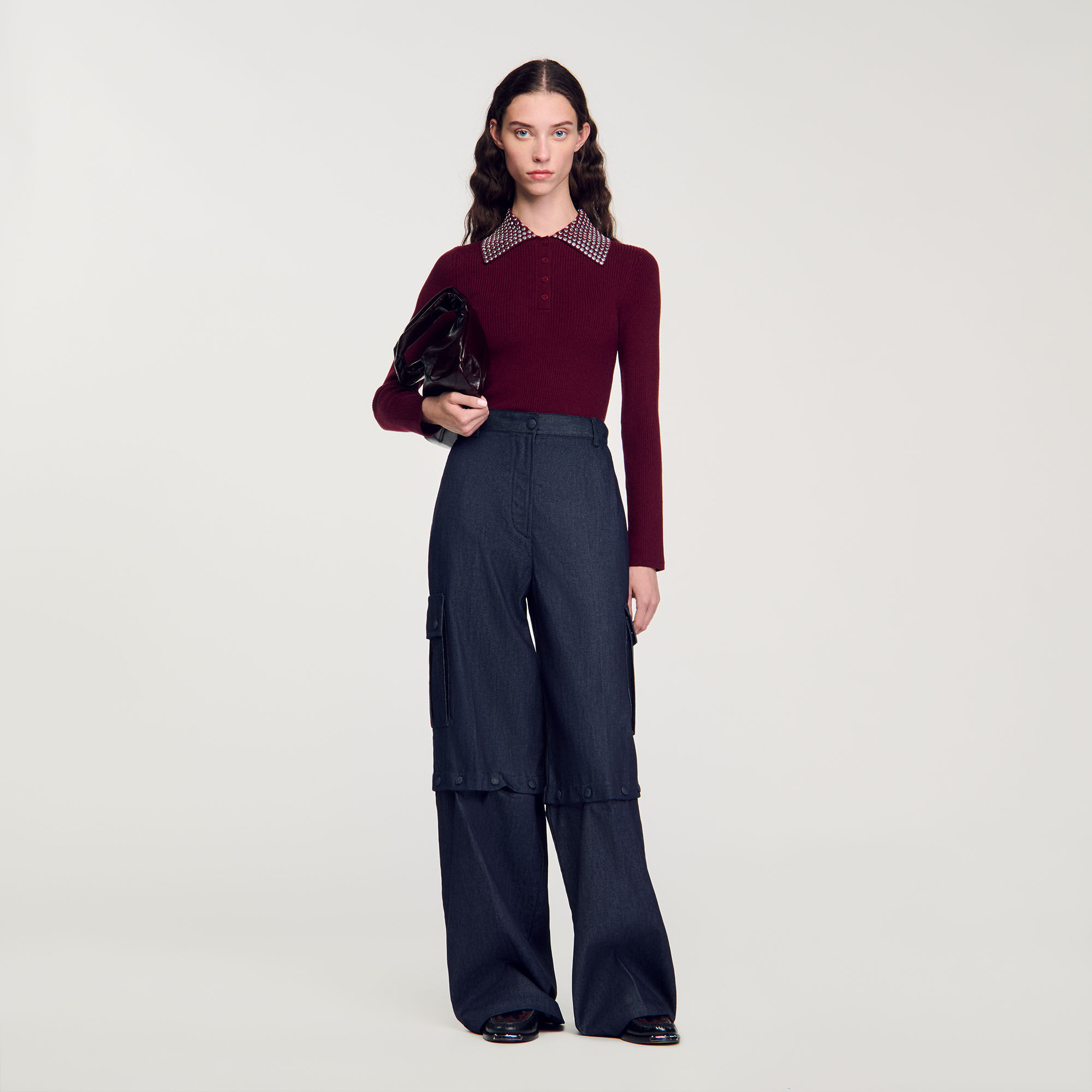 Pullover mit Kragen und Zierplättchen