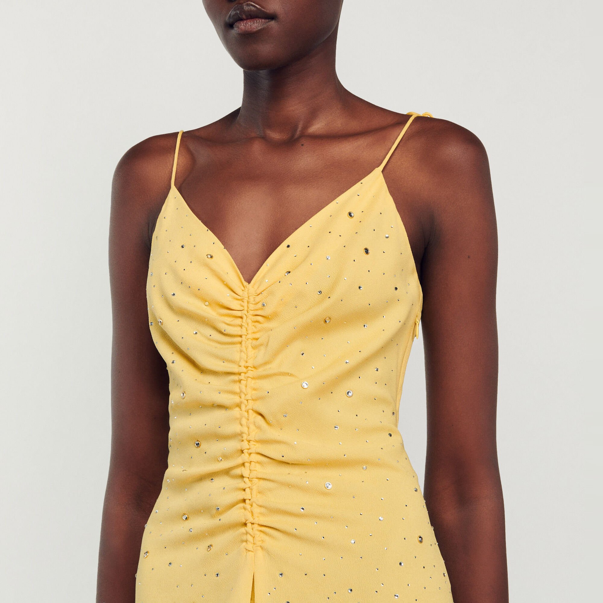 Kleid mit Strassverzierung