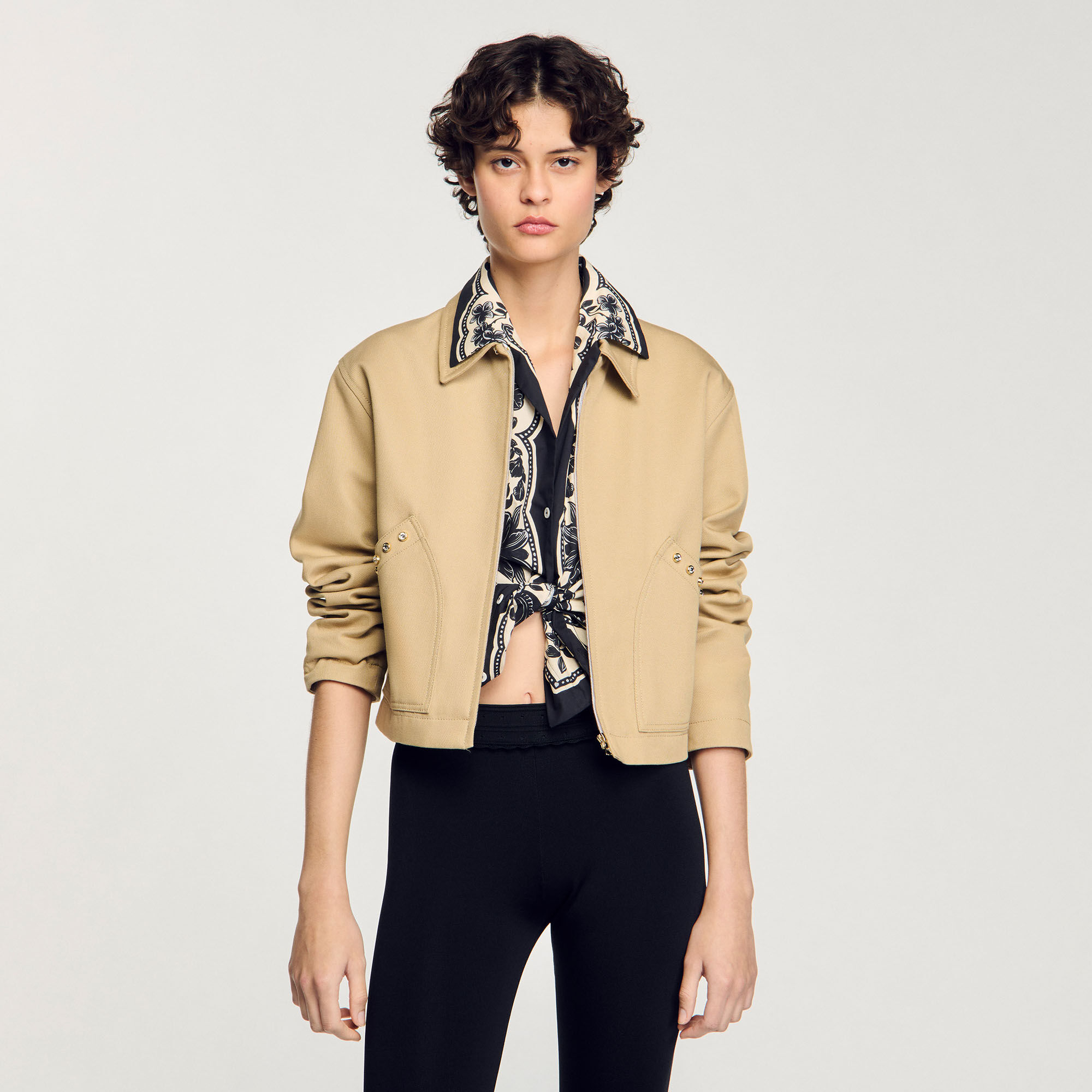 Kurzer Blouson mit Strass-Details
