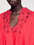 Kurzes Kleid mit Blumendetails