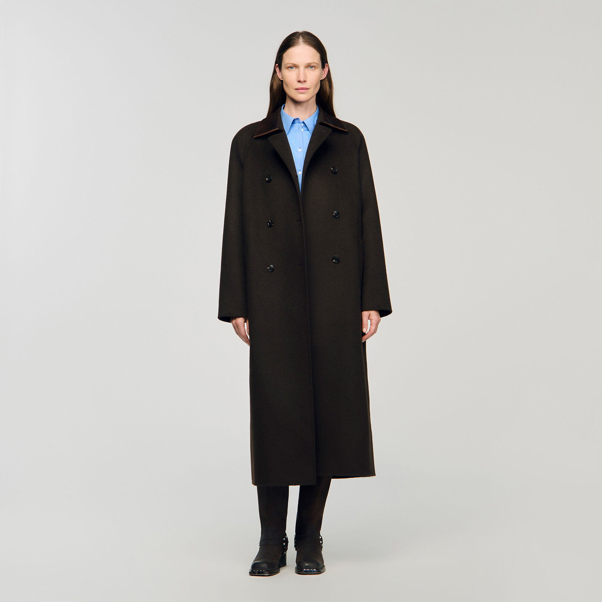 Langer Mantel aus Wolle und Leder