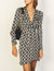 Kurzes fließendes Kleid mit Print