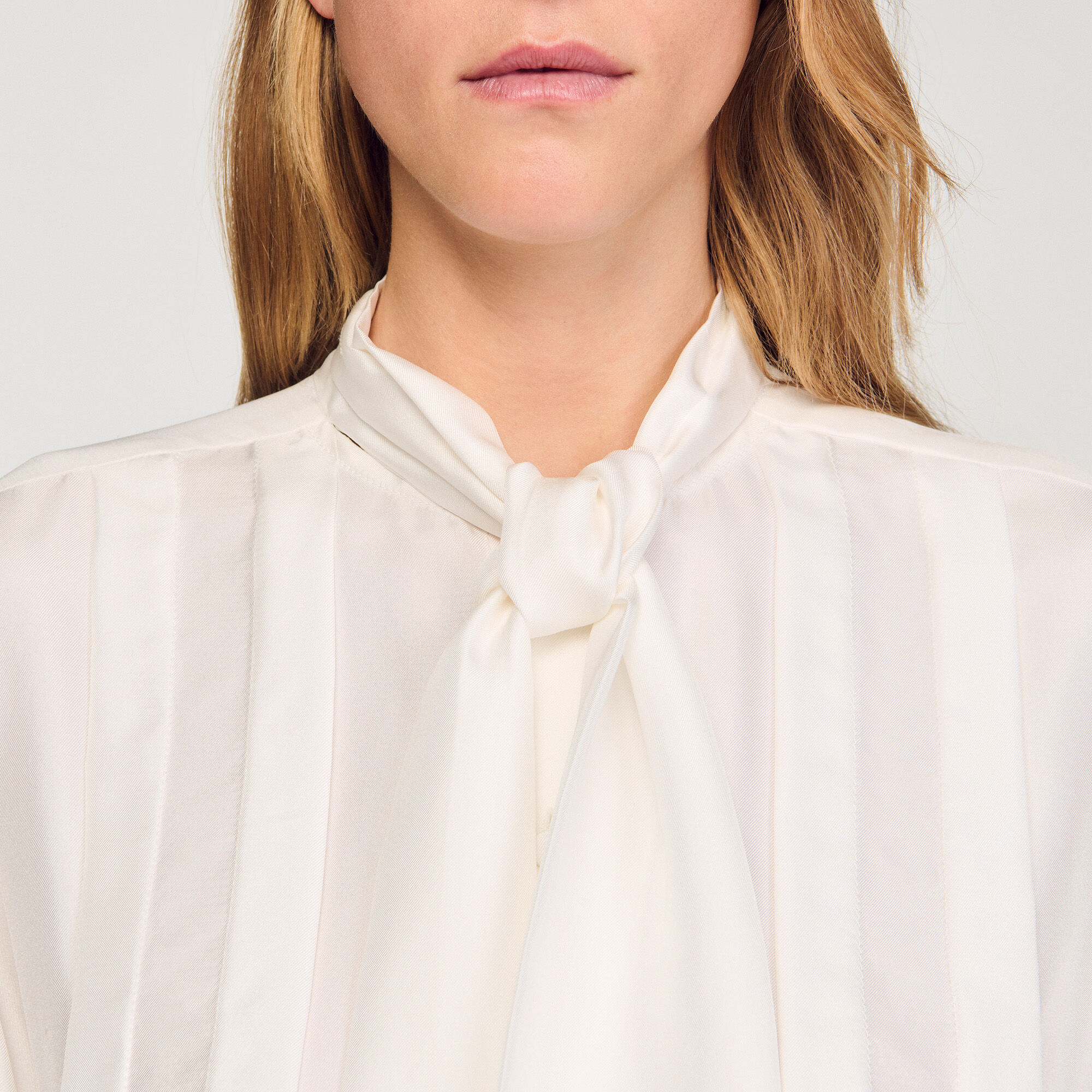 Seidenbluse mit Lavallière