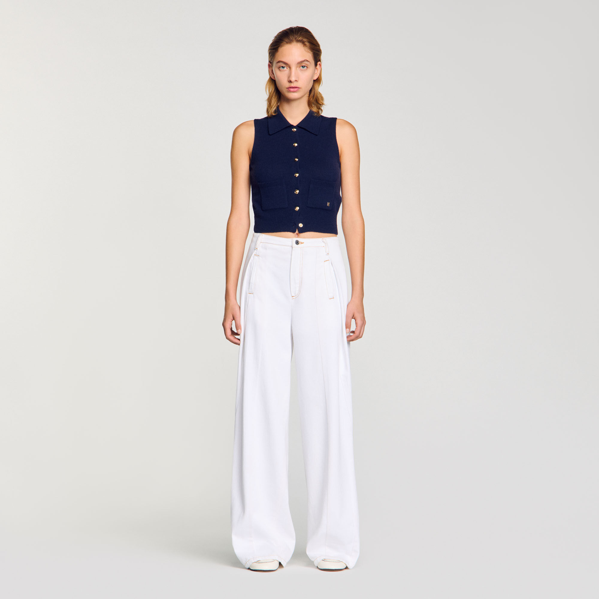 Weite Jeans mit Ziernähten