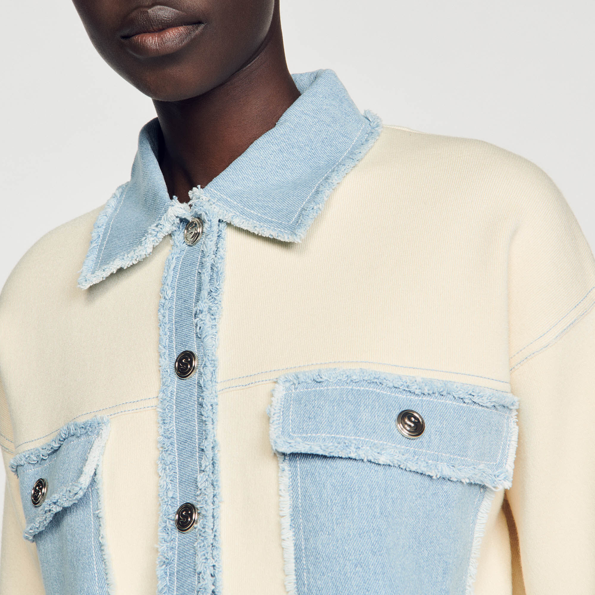 Oversize Cardicoat aus zwei Materialien