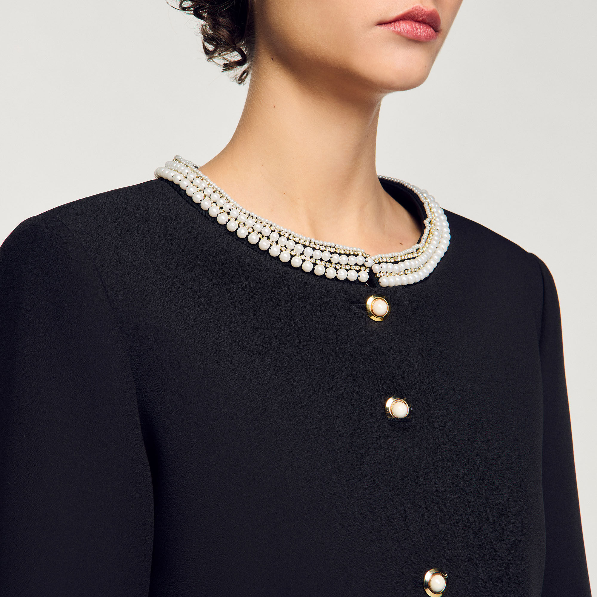 Jacke mit Perlenkragen