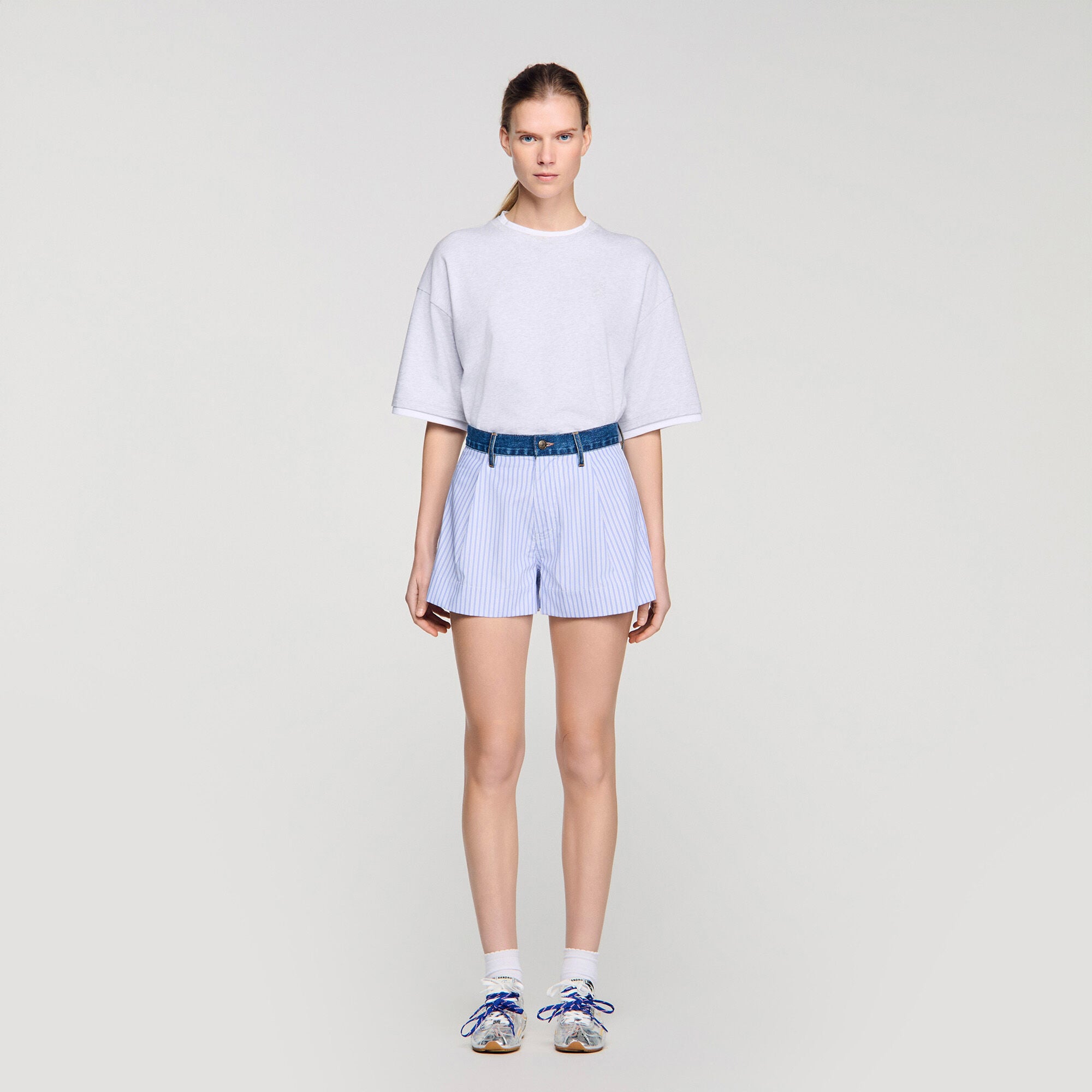 Gestreifte Shorts mit Denim-Details