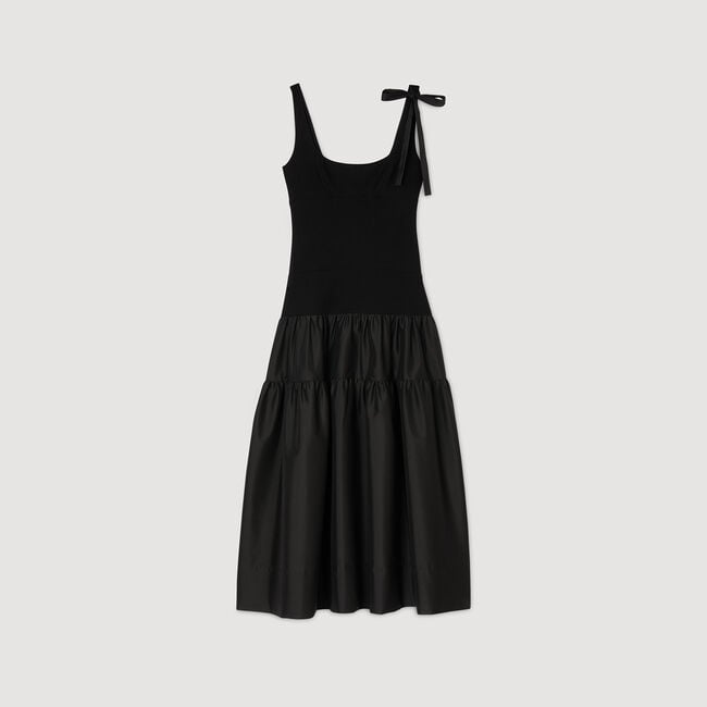 Langes Kleid aus Materialmix