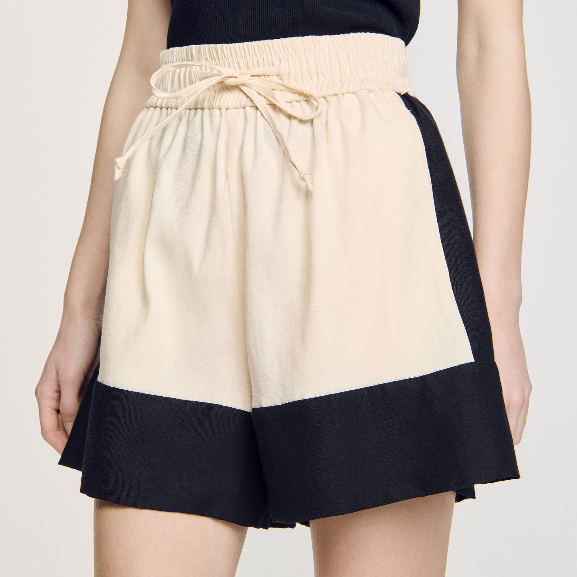 Zweifarbige Shorts