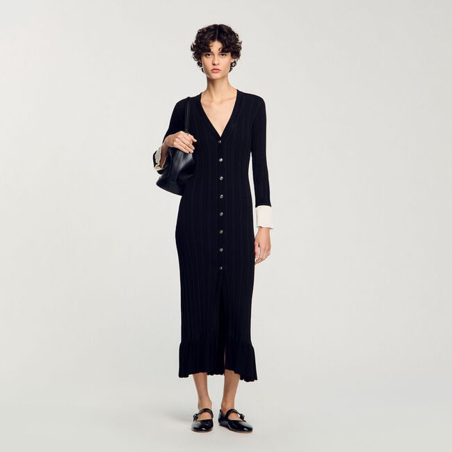 Langes zweifarbiges Strickkleid