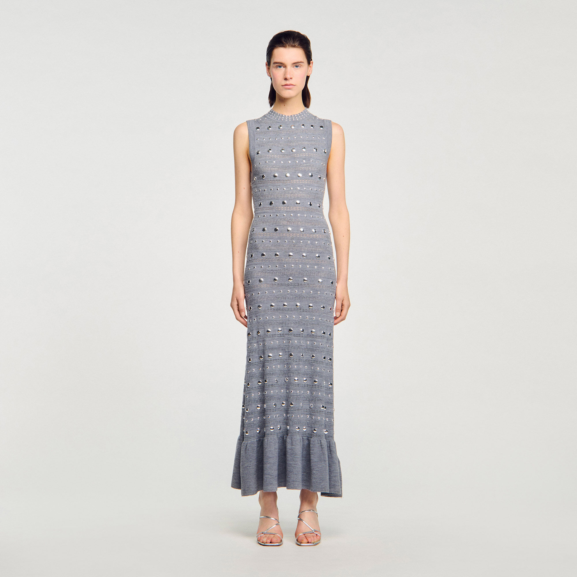 Langes Strickkleid mit Ziernieten