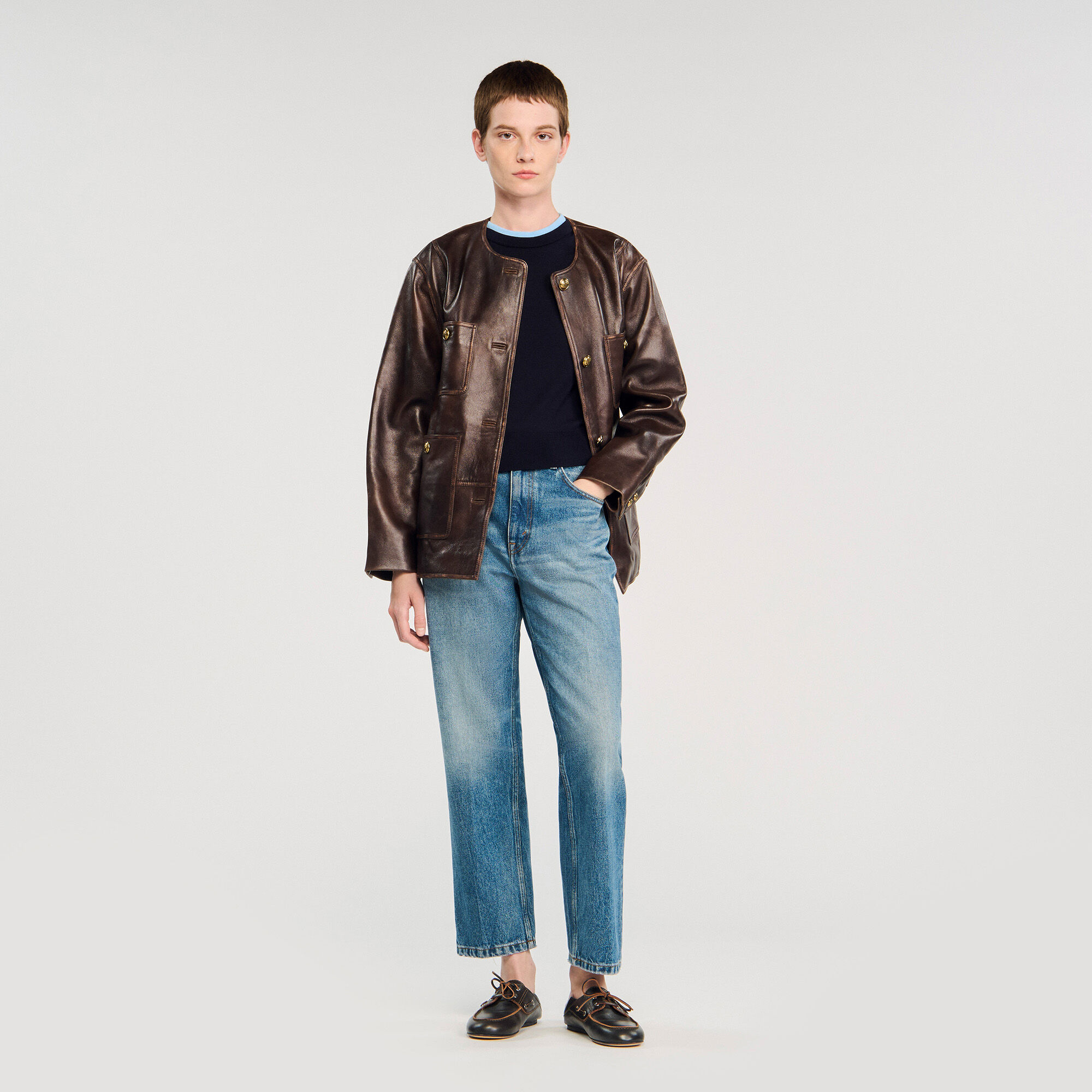 Zweifarbiger kurzer Pullover