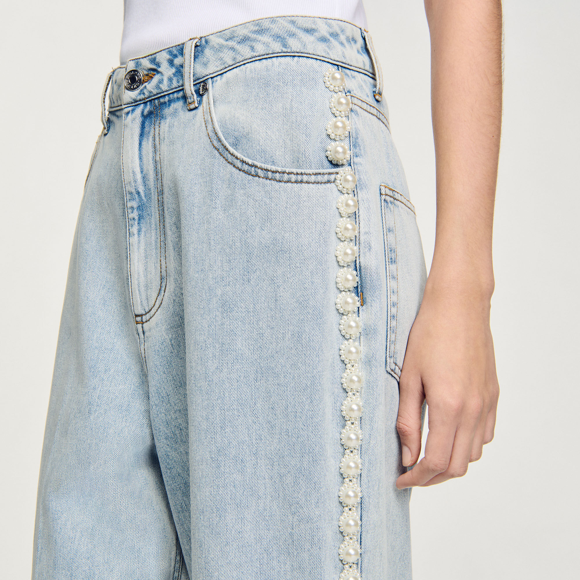 Jeans mit Perlenbesatz