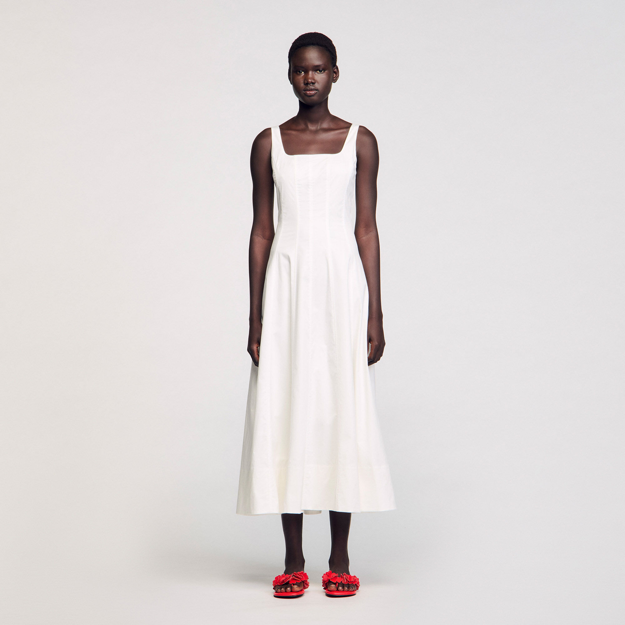 Langes ausgestelltes Kleid