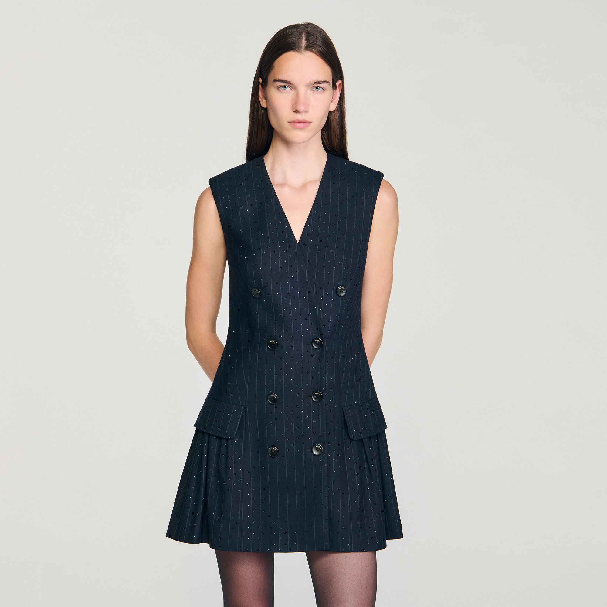 Kurzes Anzugkleid mit Strass