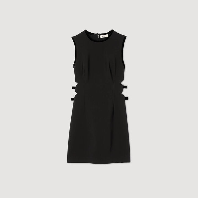 Kurzes Kleid mit Cut-Outs