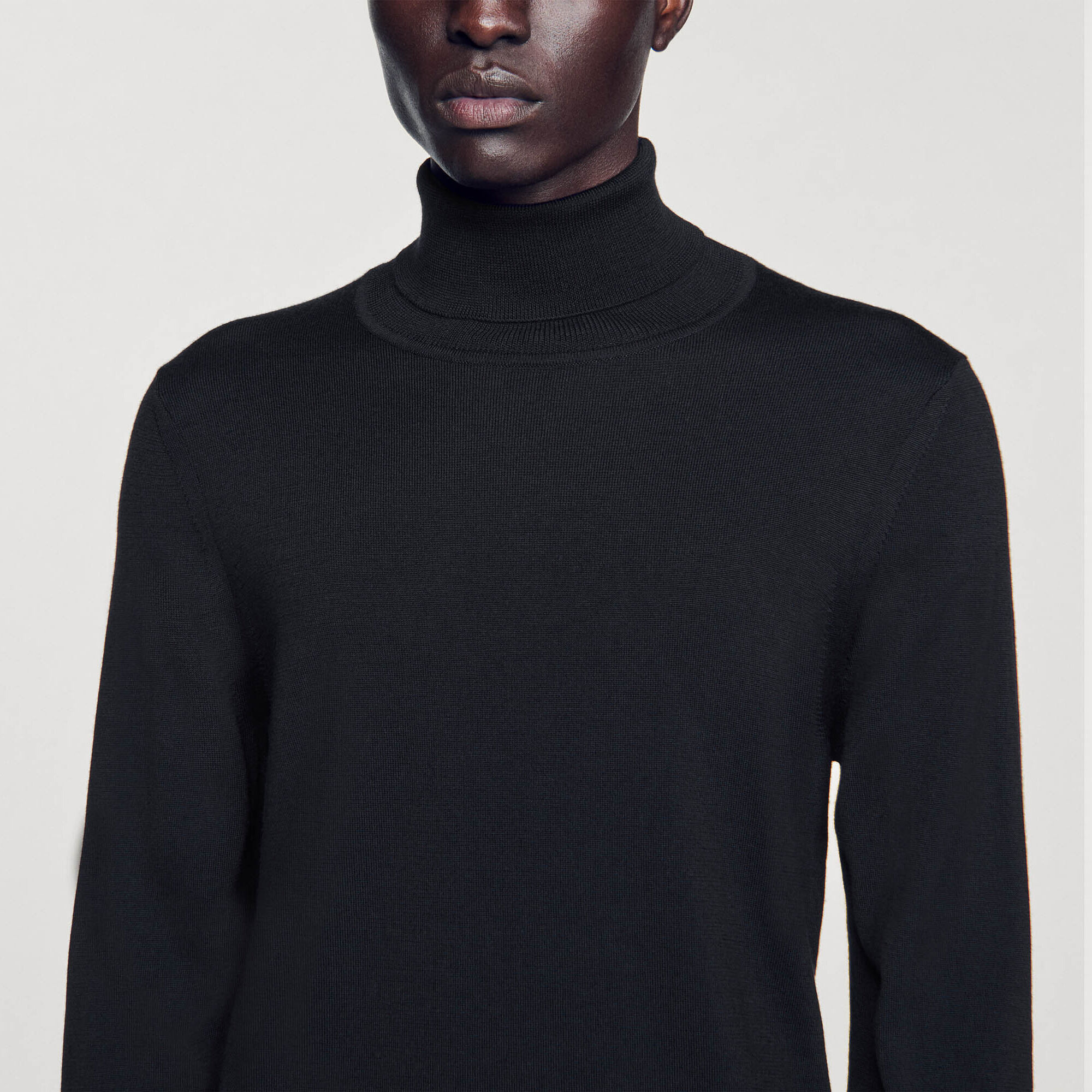 Rollkragenpullover aus Wolle