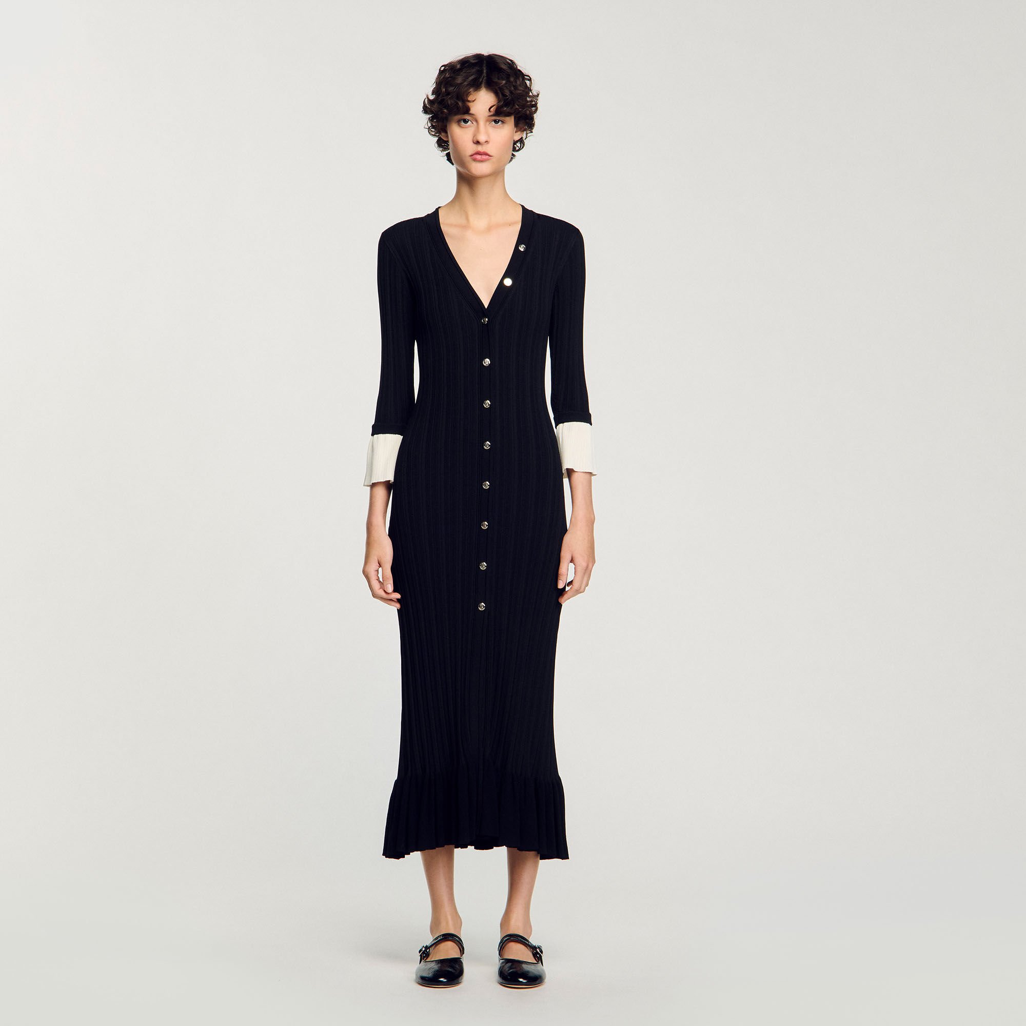 Langes zweifarbiges Strickkleid
