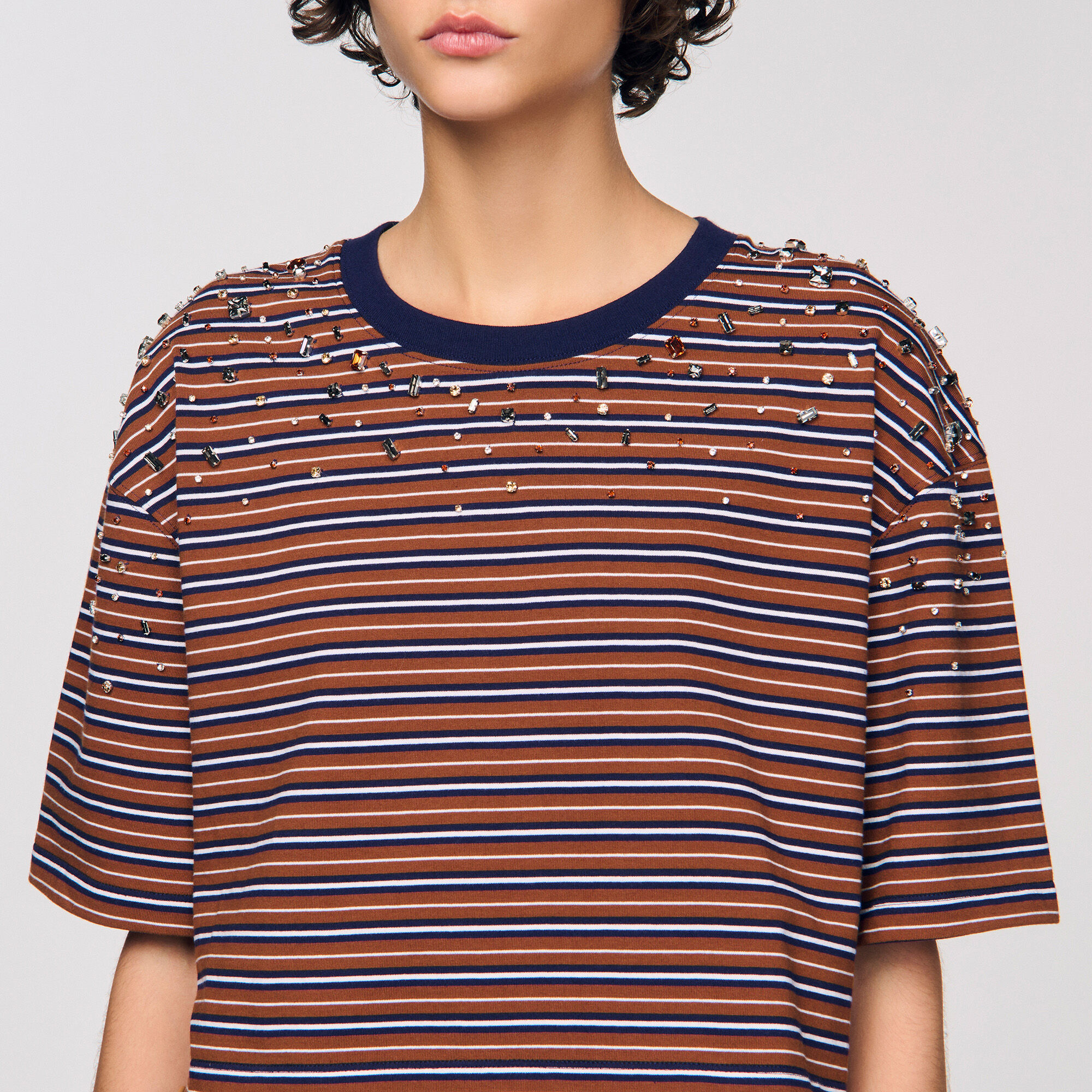Gestreiftes T-Shirt mit Strass