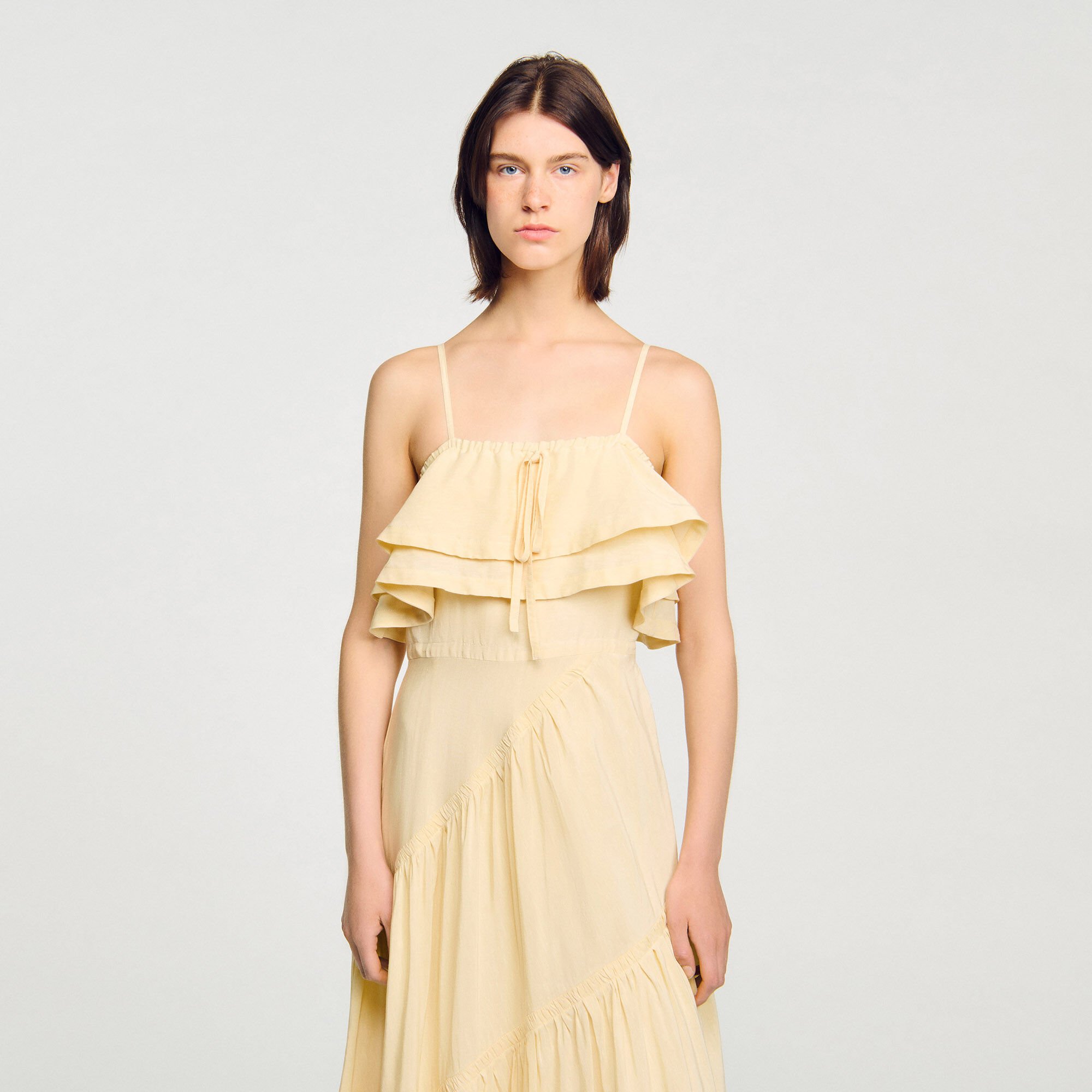 Langes Kleid mit Volants