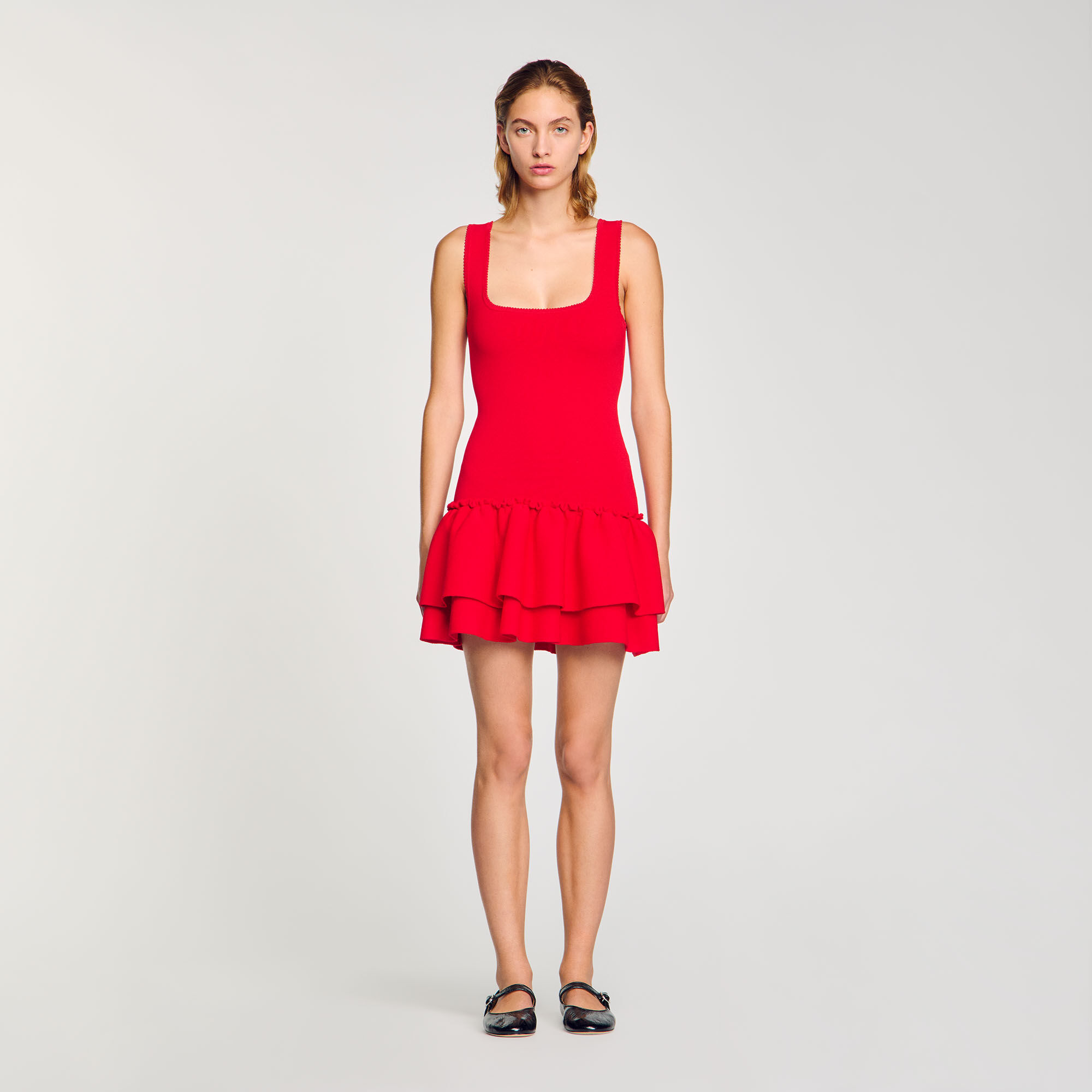 Kurzes Strickkleid mit Volant