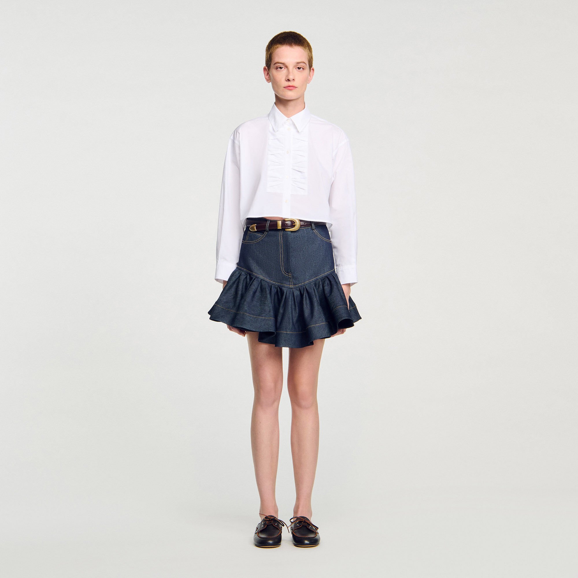 Kurze Hemdbluse mit Knotendetails