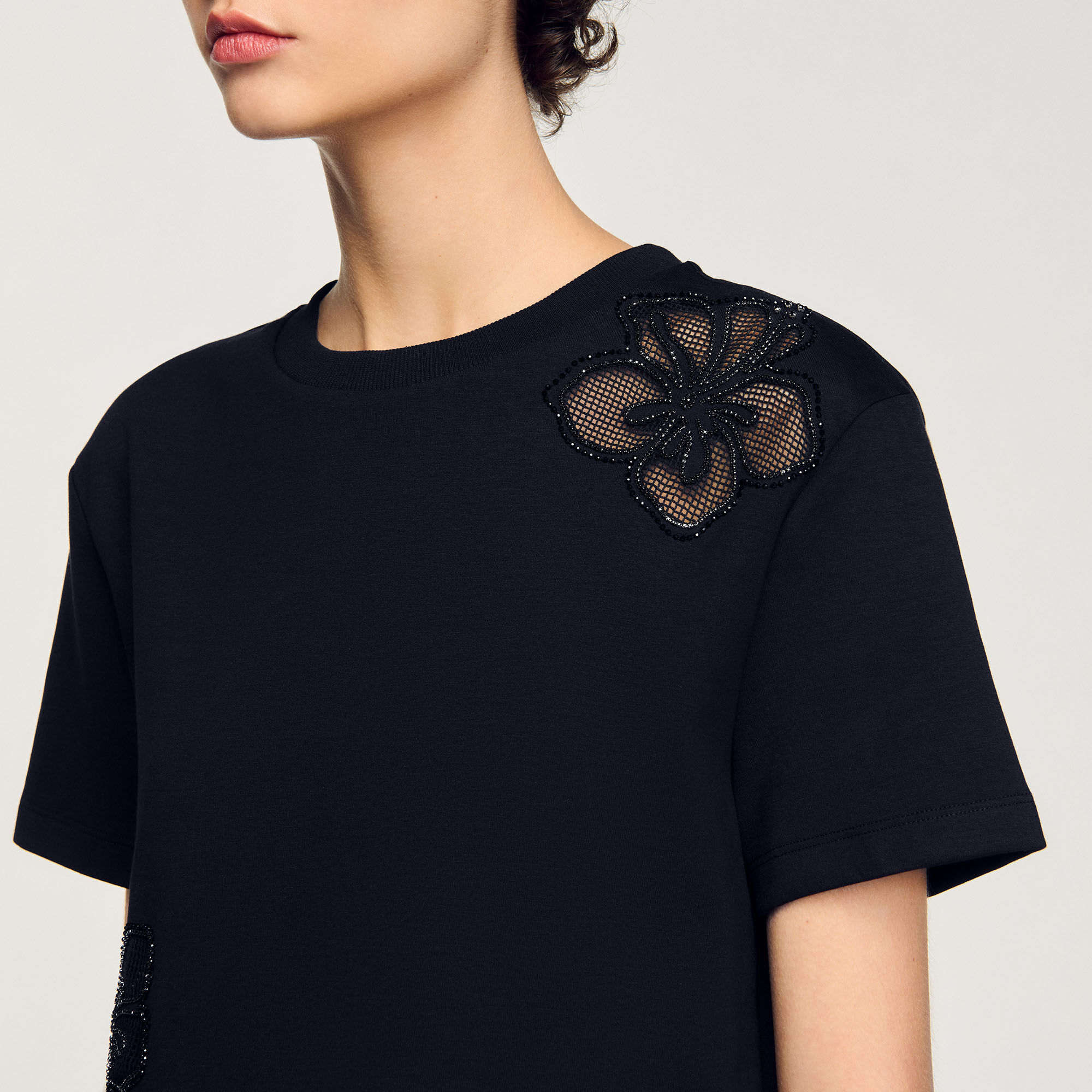 T-Shirt mit Blumenstickerei
