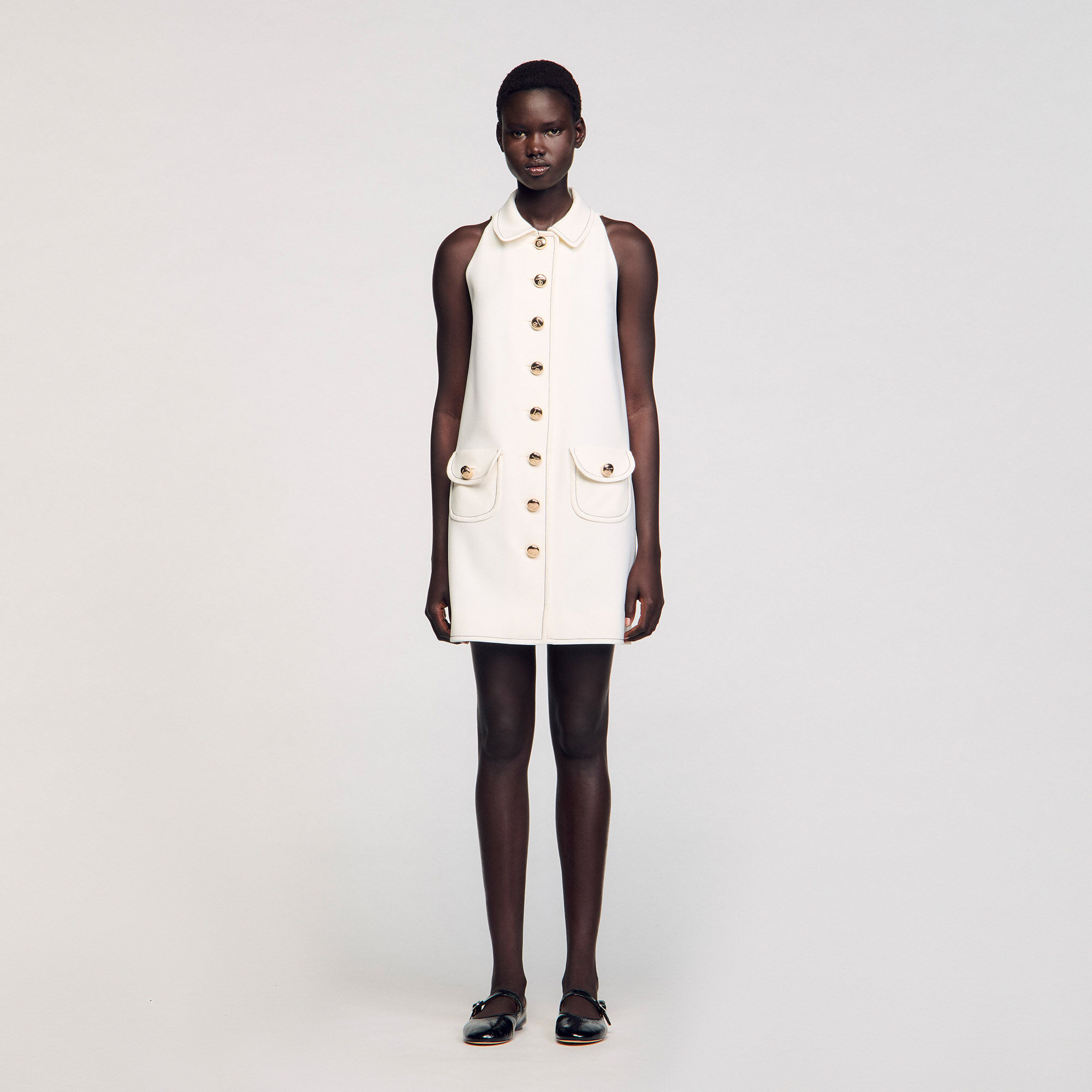 Kurzes Kleid mit Bubikragen