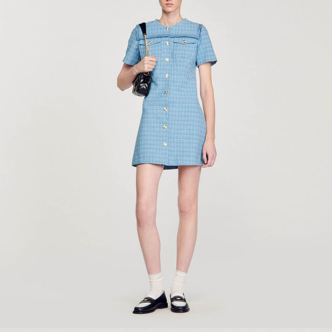Kurzes geknöpftes Tweedkleid