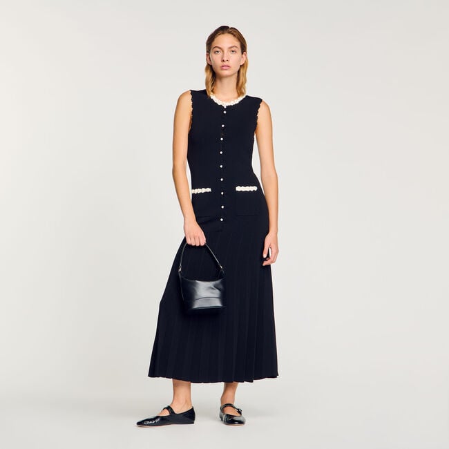 Langes Kleid mit Häkeldetails