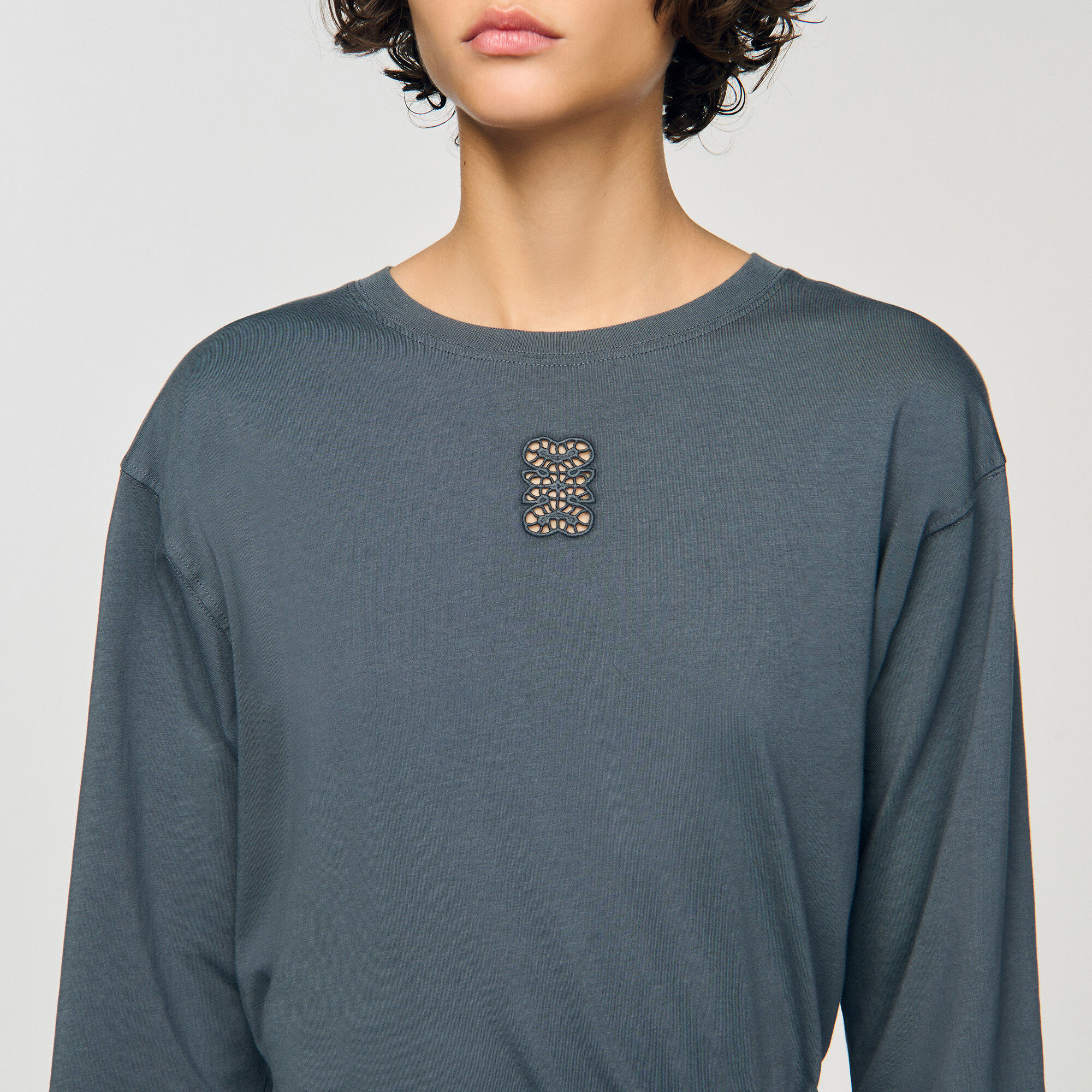 T-Shirt mit Stickerei