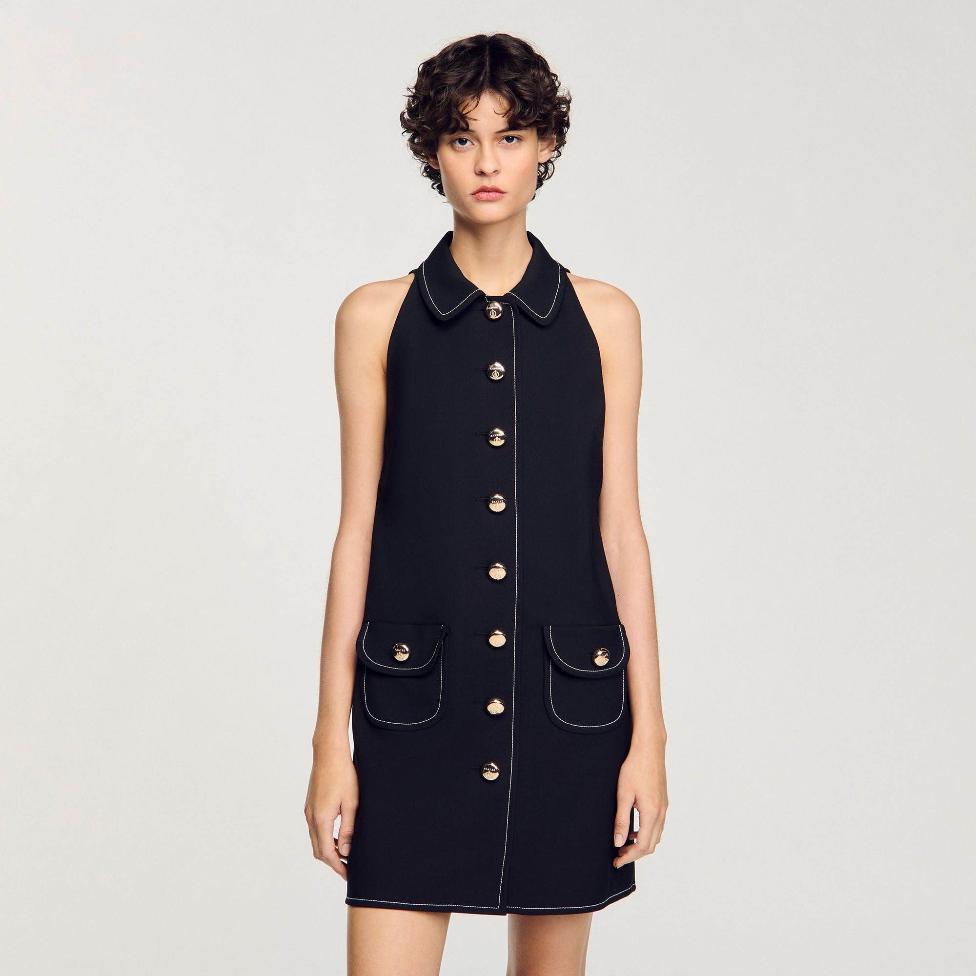 Kurzes Kleid mit Bubikragen