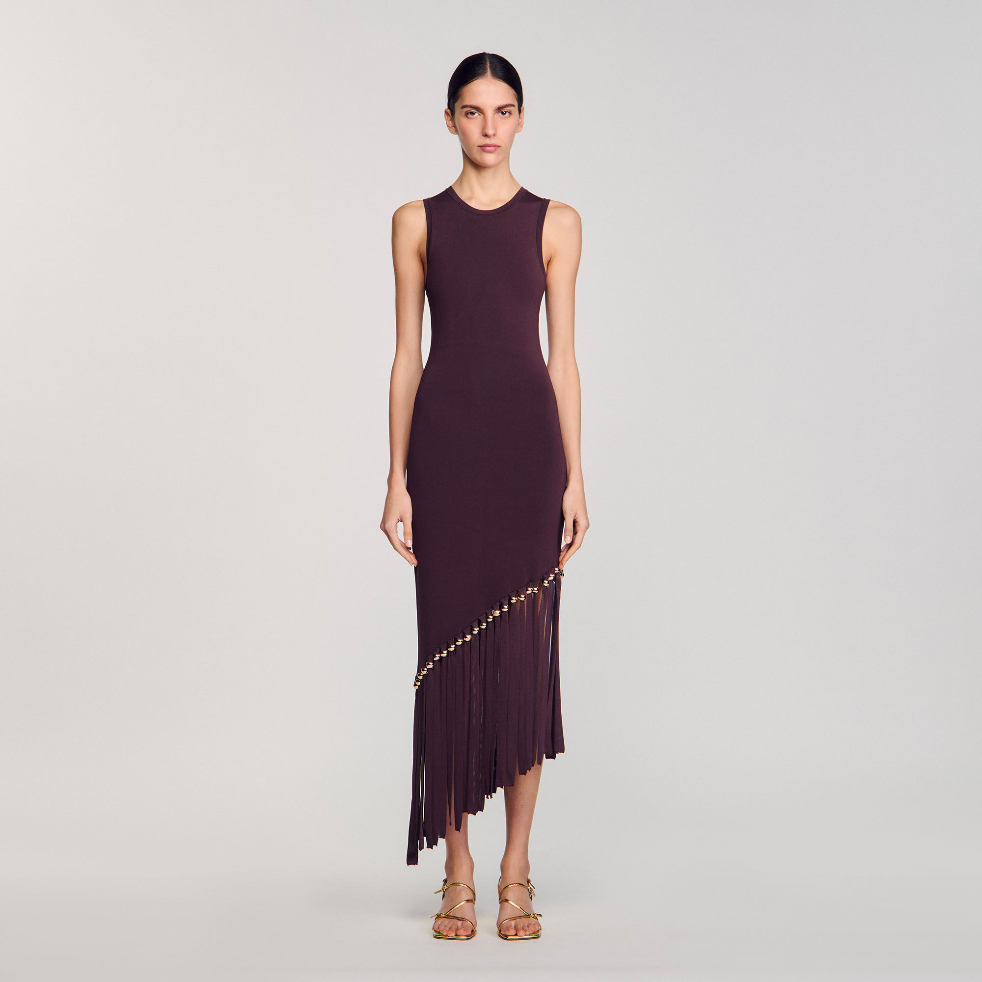 Langes Kleid mit Fransen und Perlen