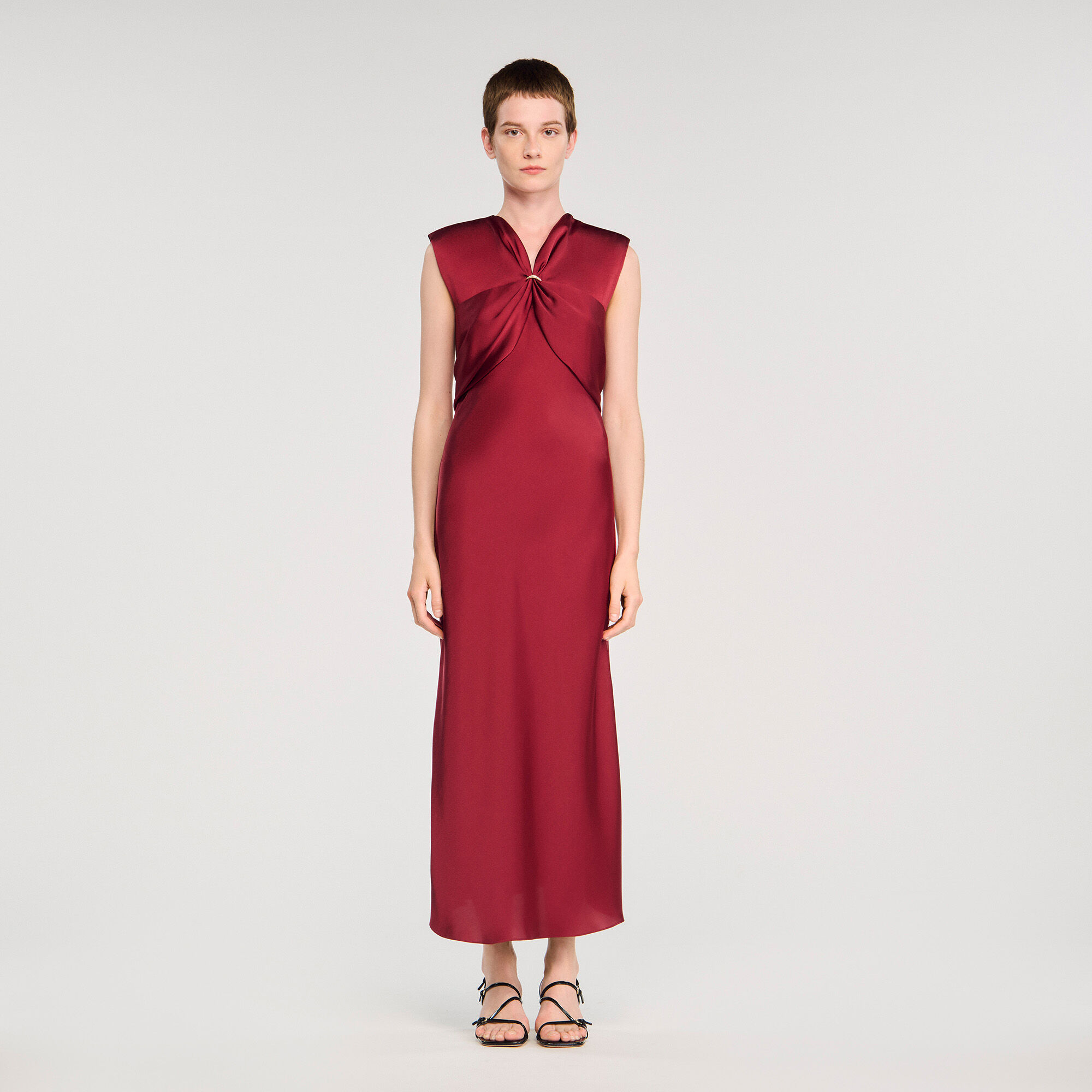 Langes Kleid mit V-Ausschnitt