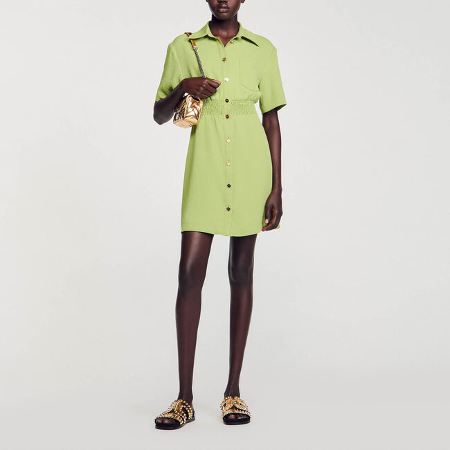 Kurzes geknöpftes Kleid