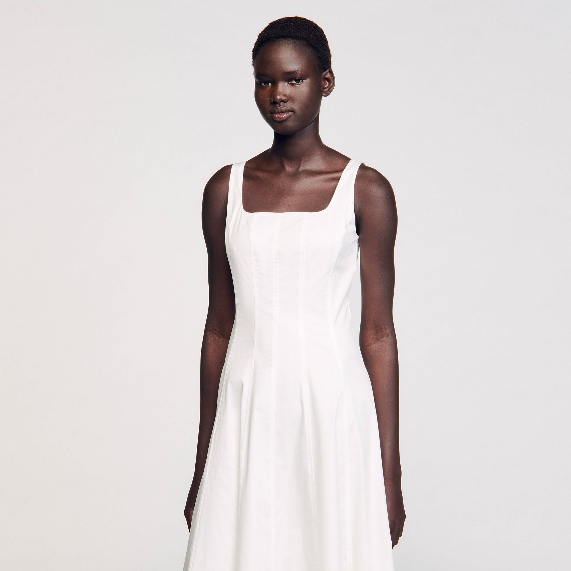 Langes ausgestelltes Kleid