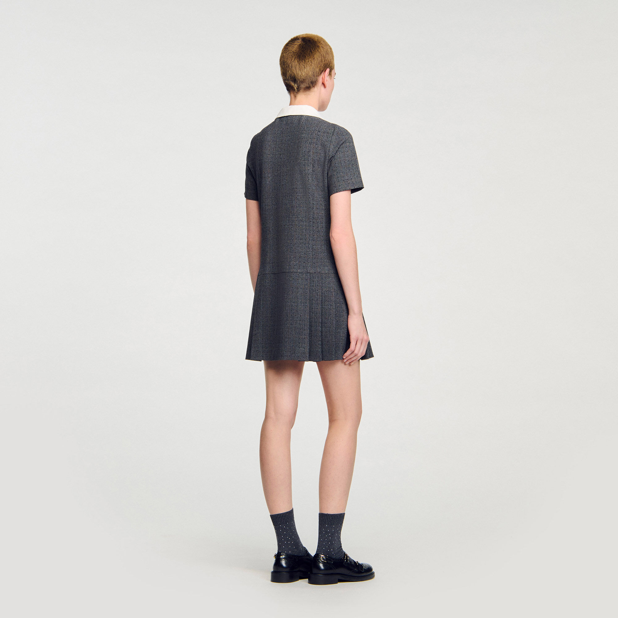 Kurzes plissiertes Kleid mit Strass